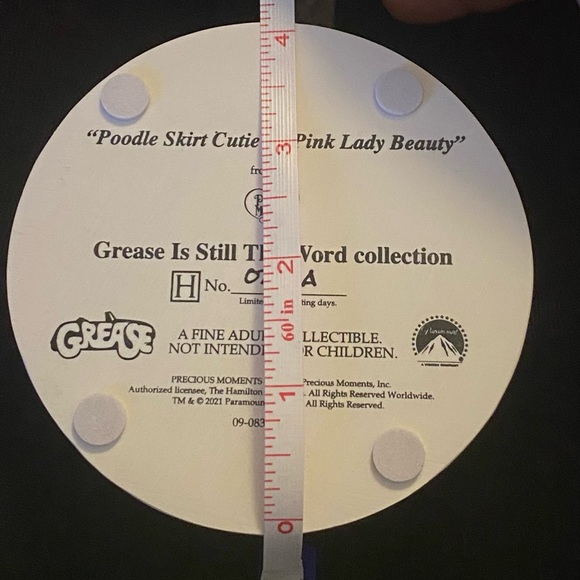 Precious Moments GREASE - POODLE SKIRT CUTIE TO PINK LADY BEAUTY Sandy & Frenchy - Picture 4 of 7